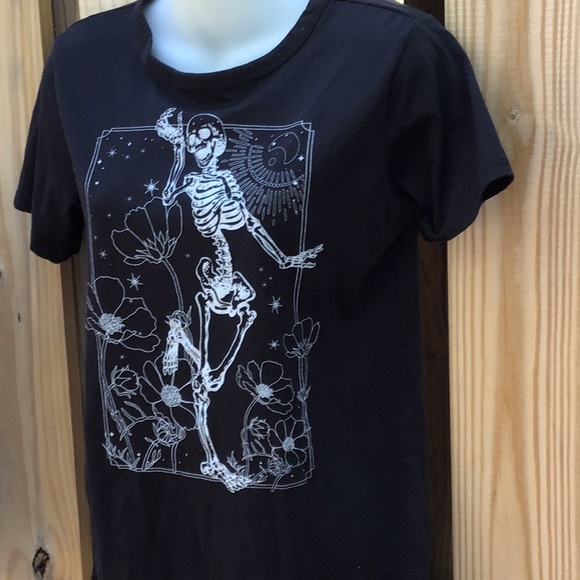 Astrology & Skeleton Tops! Large, Fit Medium - Picture 10 of 11